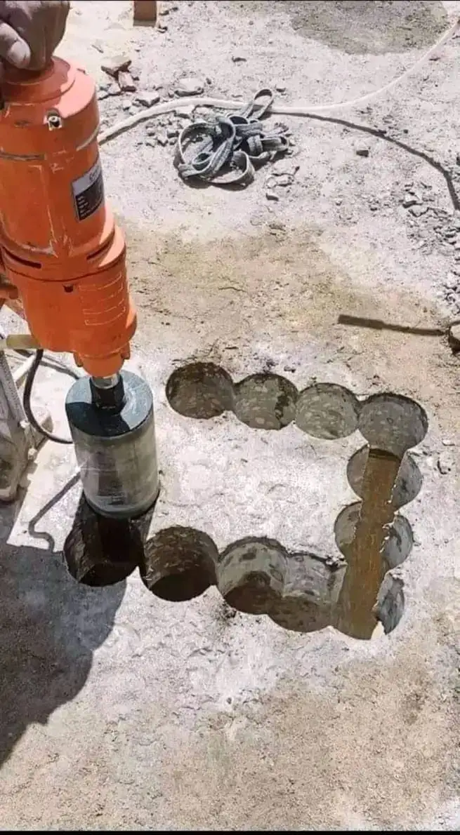 حفر فتحة أرضية في خرسانة مسلحة